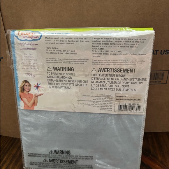 “Truly Scrumptious" fitted crib sheet from the "Dinosaur Tracks" - Picture 11 of 13